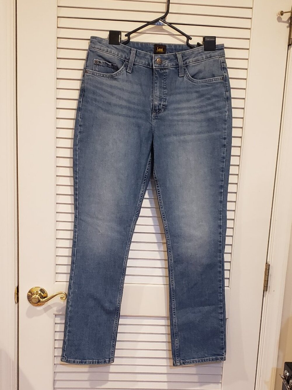 Lee Women's straight leg jeans five pocket design size 10M